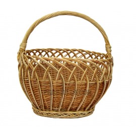 Wicker shopping basket with clams